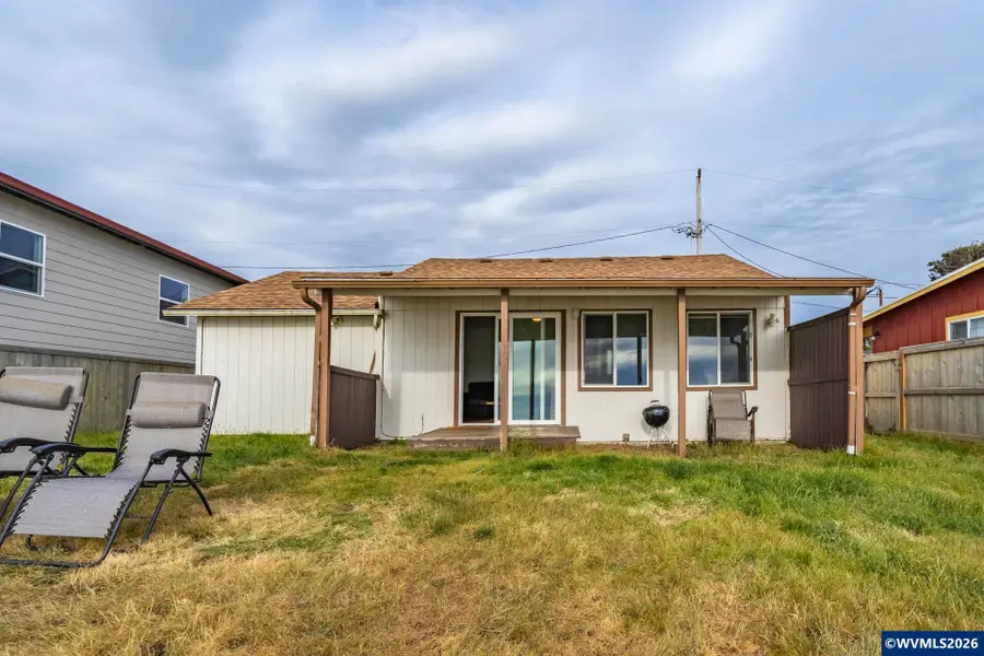 1933 NW Harbor Av, Lincoln City, OR 97367 - #3
