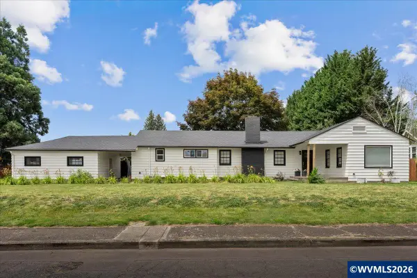 590 N Pershing St, Mt Angel, OR 97362
