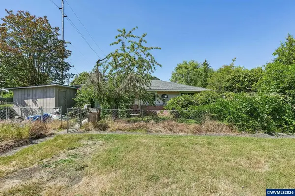 892  D St, Independence, OR 97351
