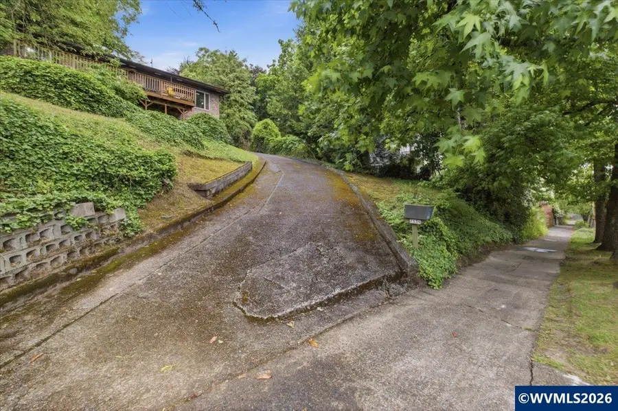 7339 SW Corbett Av, Portland, OR 97219 - #2
