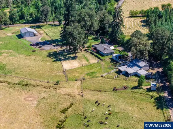 27085  Greenville Rd, Sweet Home, OR 97386