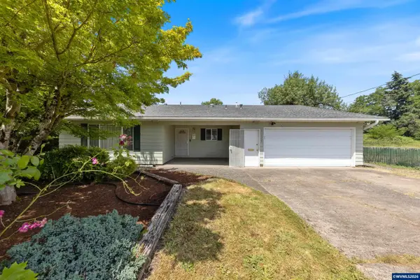 1025 N 3rd St, Woodburn, OR 97071