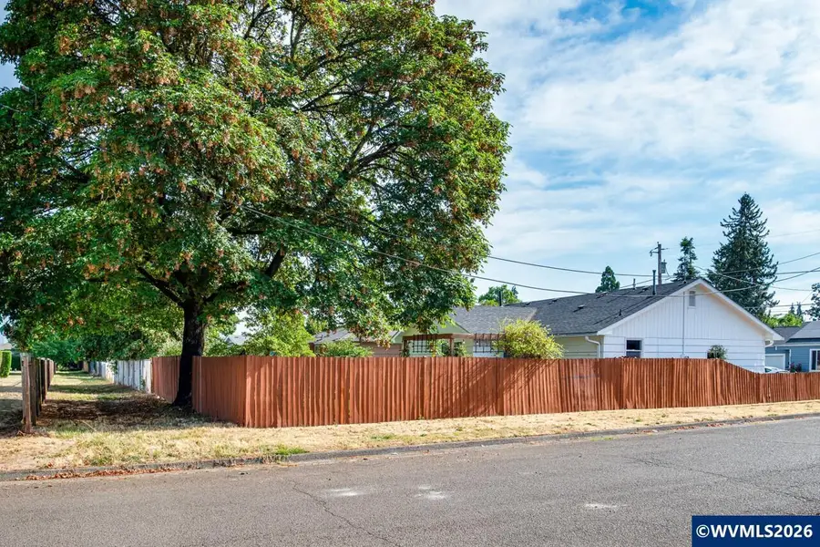 320 S 7th St, Lebanon, OR 97355 - #3