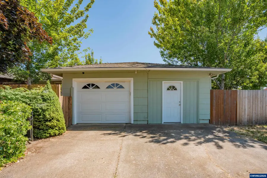 390 W D St, Lebanon, OR 97355 - #2