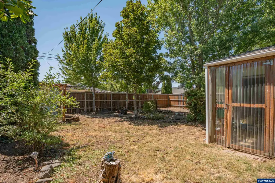 390 W D St, Lebanon, OR 97355 - #3