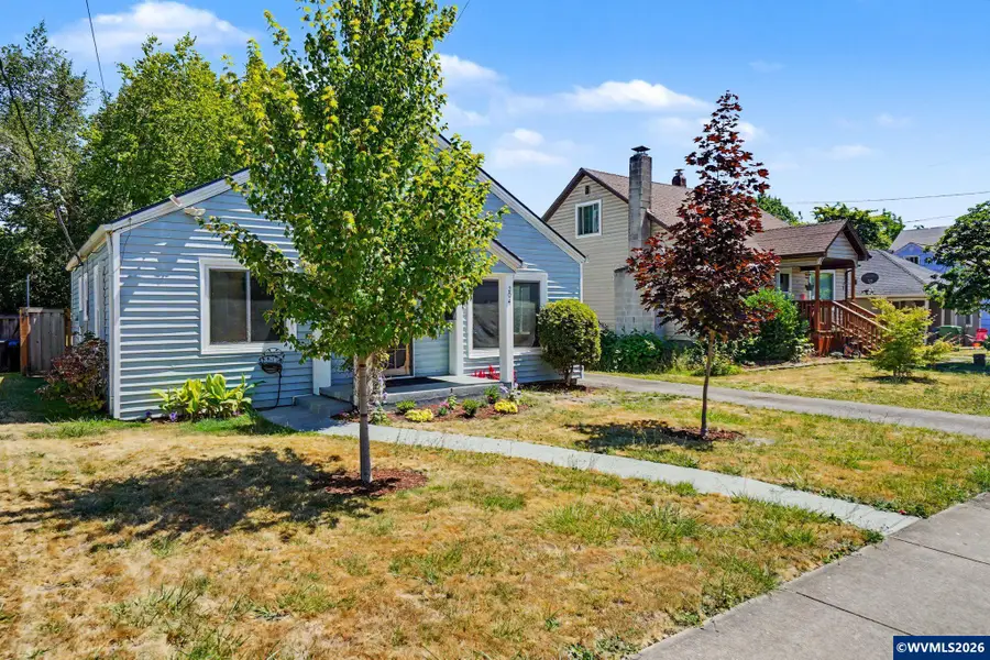 204  24th St NE, Salem, OR 97301 - #3