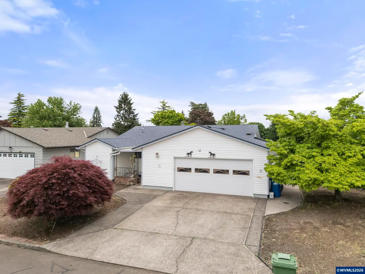 810 S Columbia Dr, Woodburn, OR 97071 - #1