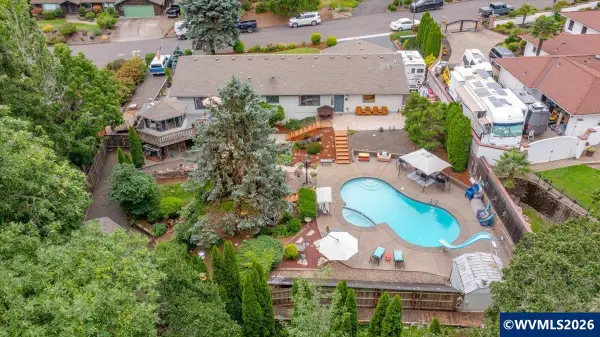 1360 SW Laurelwood Dr, Dallas, OR 97338