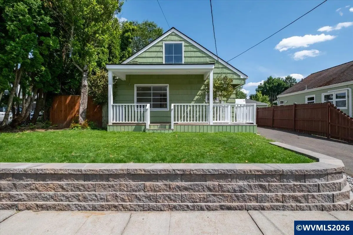 1020 N 3rd St, Woodburn, OR 97071 - #1