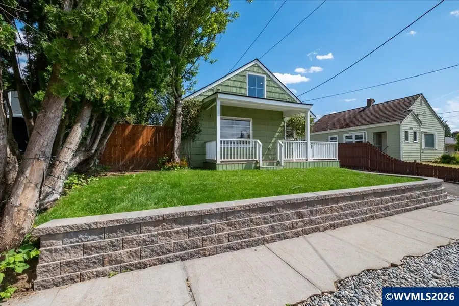 1020 N 3rd St, Woodburn, OR 97071 - #2