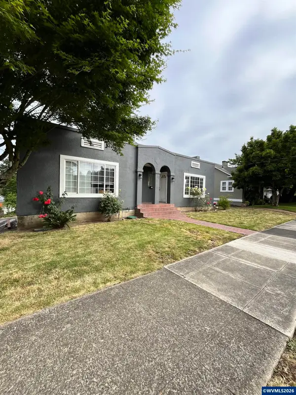 911  JQ Adams St, Oregon City, OR 97045
