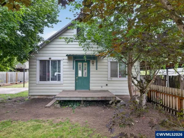 1143  Redwood St, Sweet Home, OR 97386