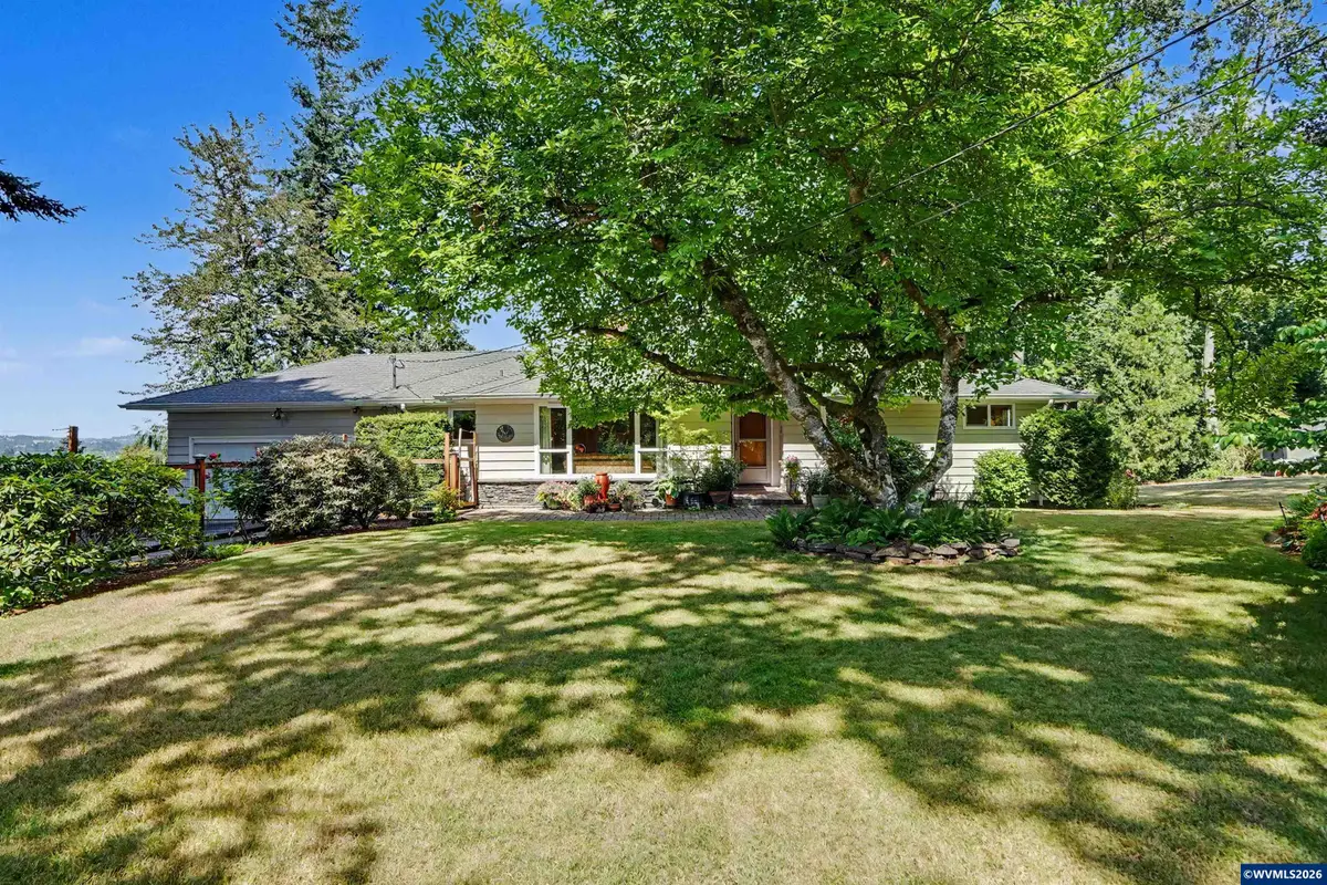 315  Edgewood Dr, Silverton, OR 97381 - #1