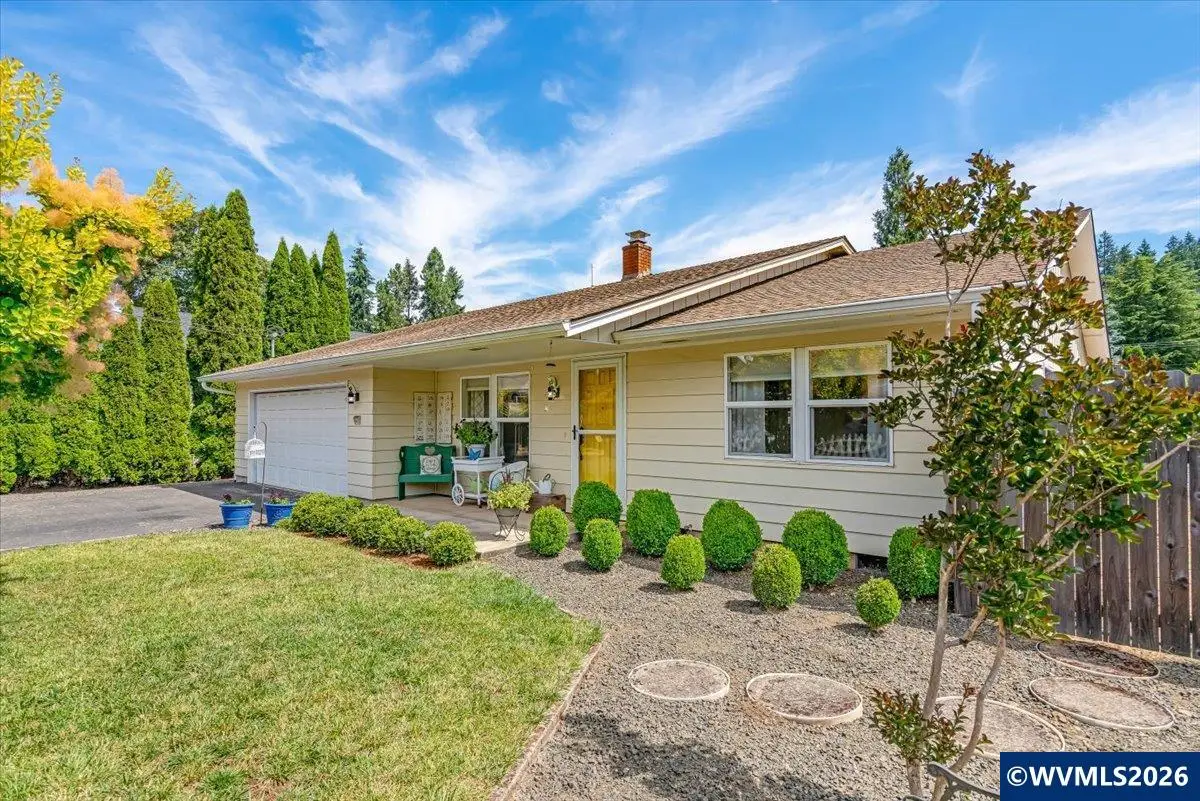 915  Madison St St, Silverton, OR 97381 - #1