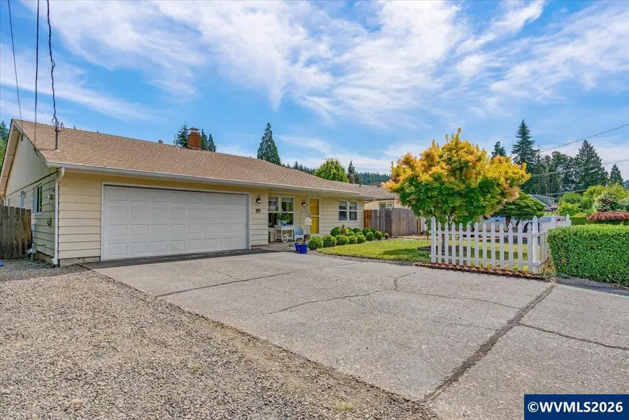 915  Madison St St, Silverton, OR 97381 - #3