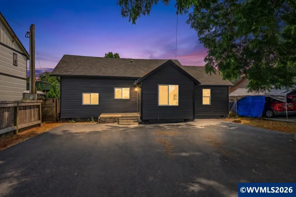 656  Hall St, Woodburn, OR 97071 - #1