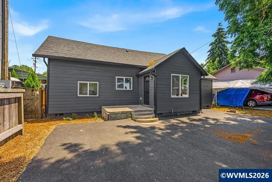 656  Hall St, Woodburn, OR 97071 - #3