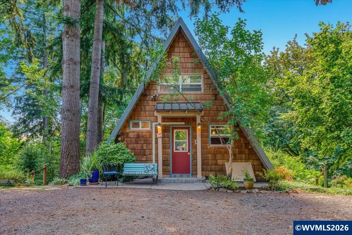 252 S Rock St, Silverton, OR 97381 - #1