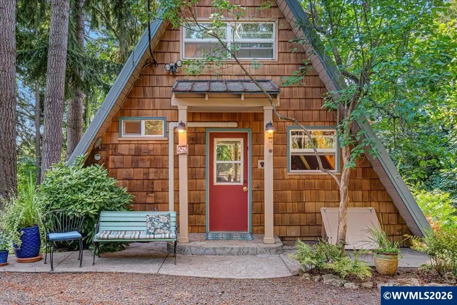 252 S Rock St, Silverton, OR 97381 - #3