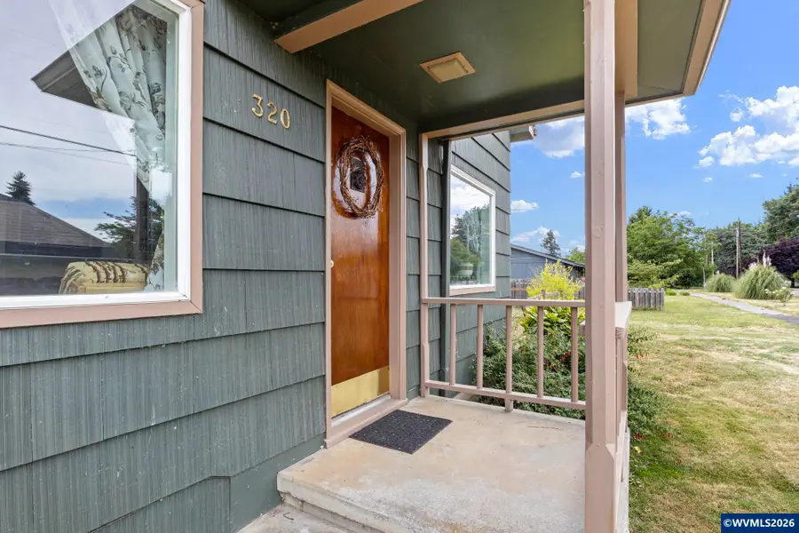 320 E Blakely Av, Brownsville, OR 97327 - #3