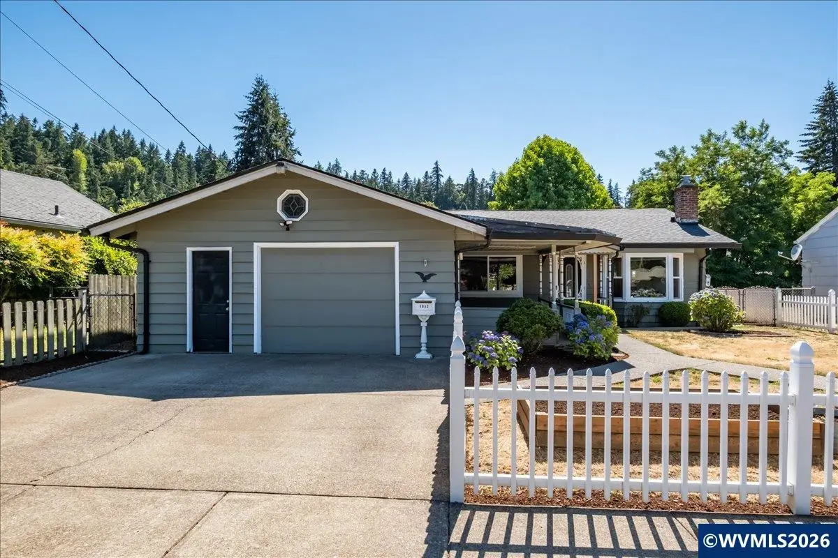 1012 S Water St, Silverton, OR 97381 - #1