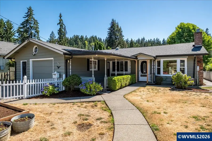 1012 S Water St, Silverton, OR 97381 - #2