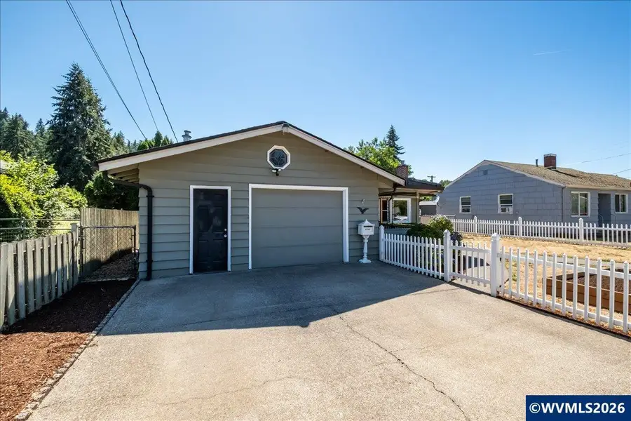 1012 S Water St, Silverton, OR 97381 - #3
