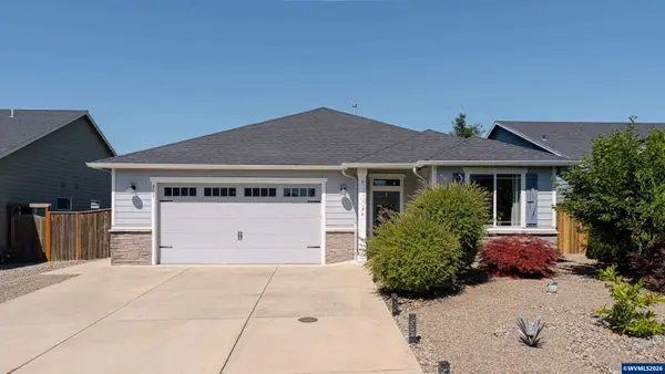 301 SW Applegate Trail Dr, Dallas, OR 97338