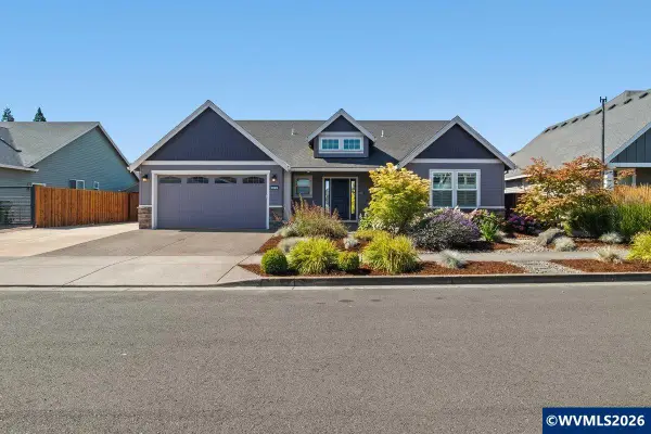 910  Grant St, Mt Angel, OR 97362