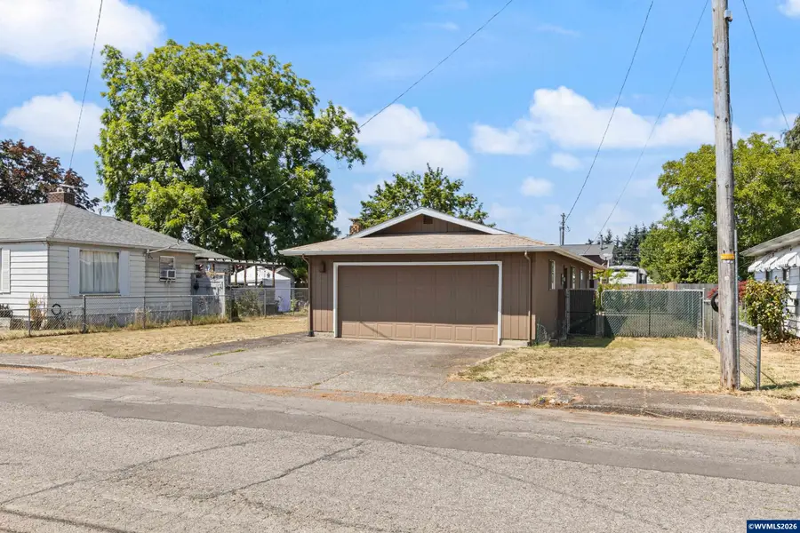 105 SE Berry St, Lebanon, OR 97355 - #2