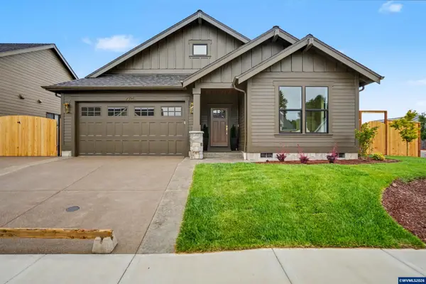 2094 SE Arrowwood Av, Dallas, OR 97338