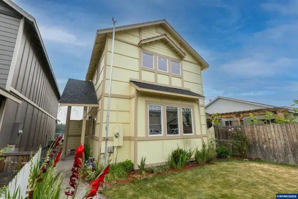 374 NW 25th St, Redmond, OR 97756