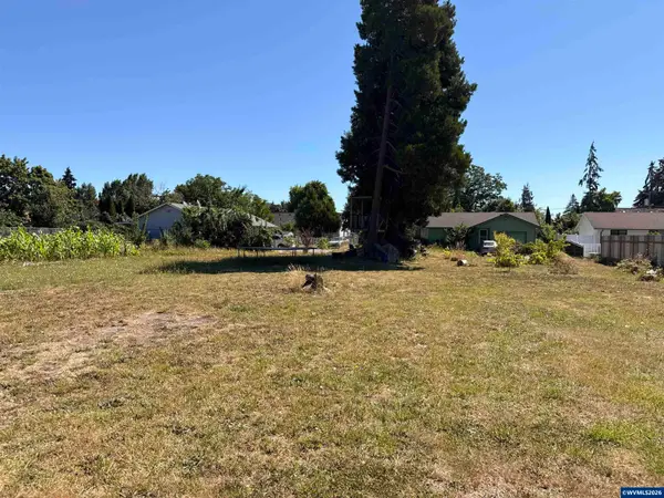 758  Bieber St NE, Salem, OR 97301