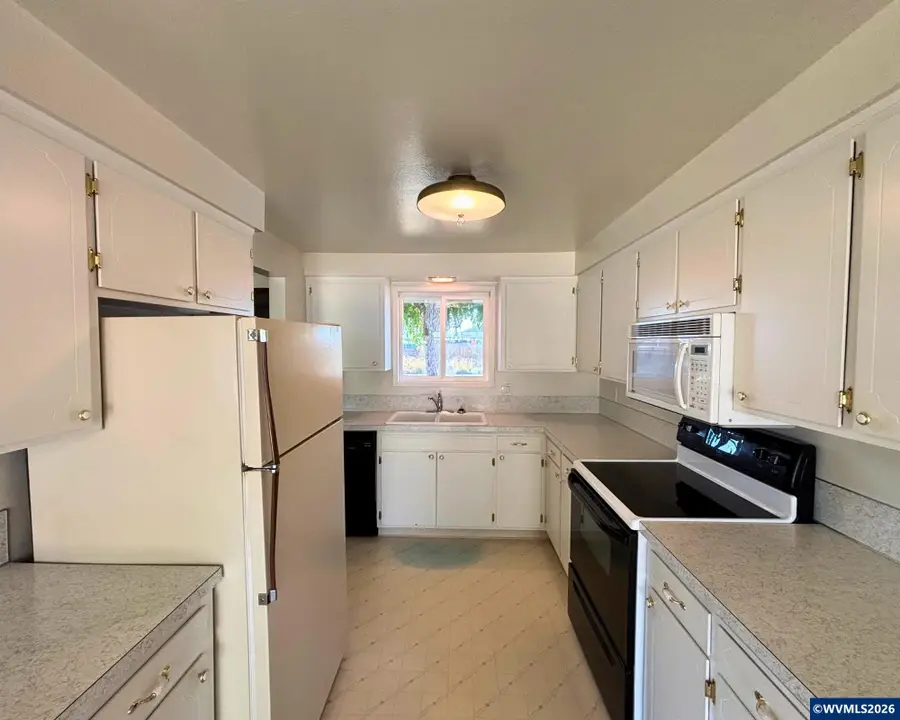 3704  Hill St SE, Albany, OR 97322 - #3