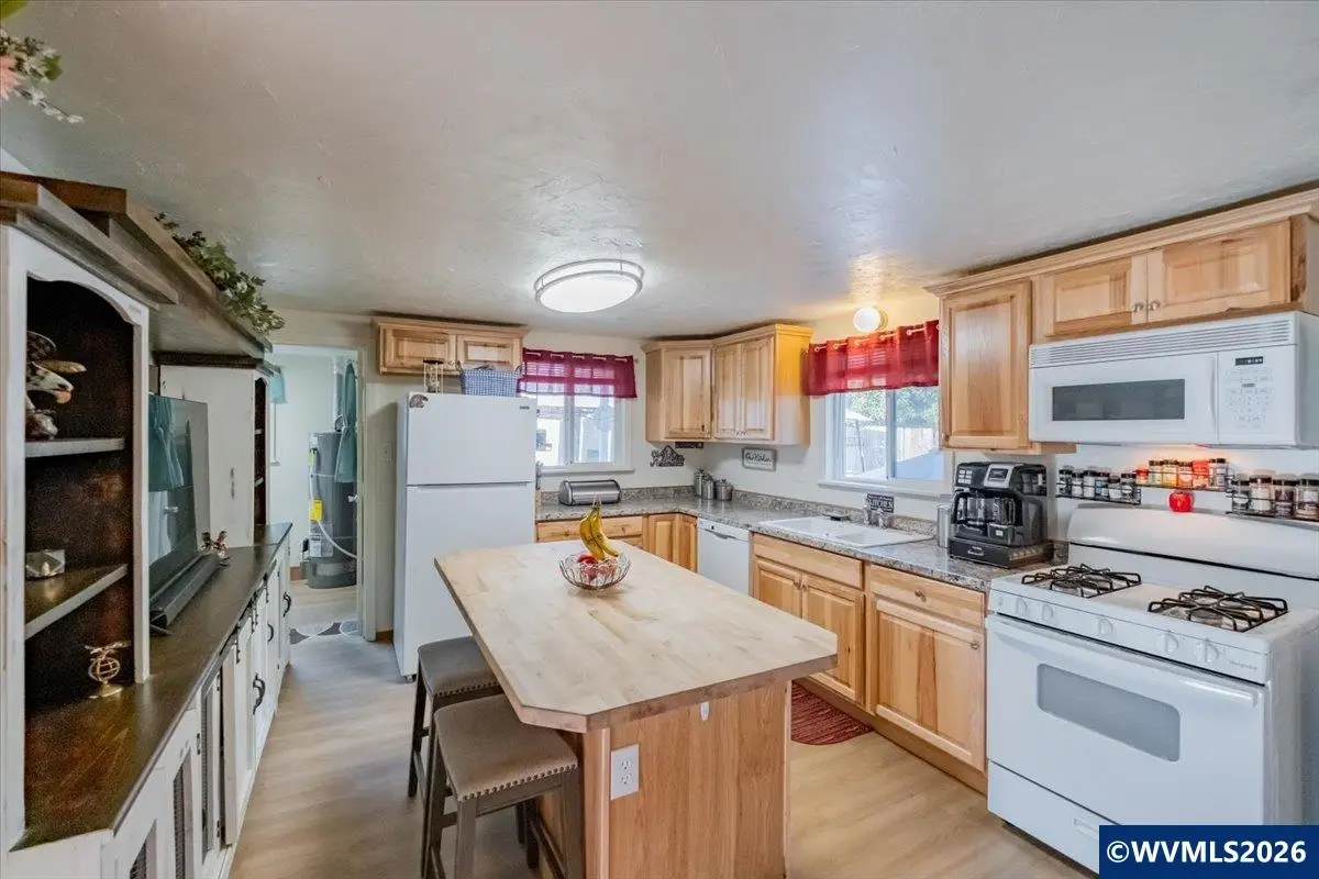 520 W Holley Rd, Sweet Home, OR 97386 - #1