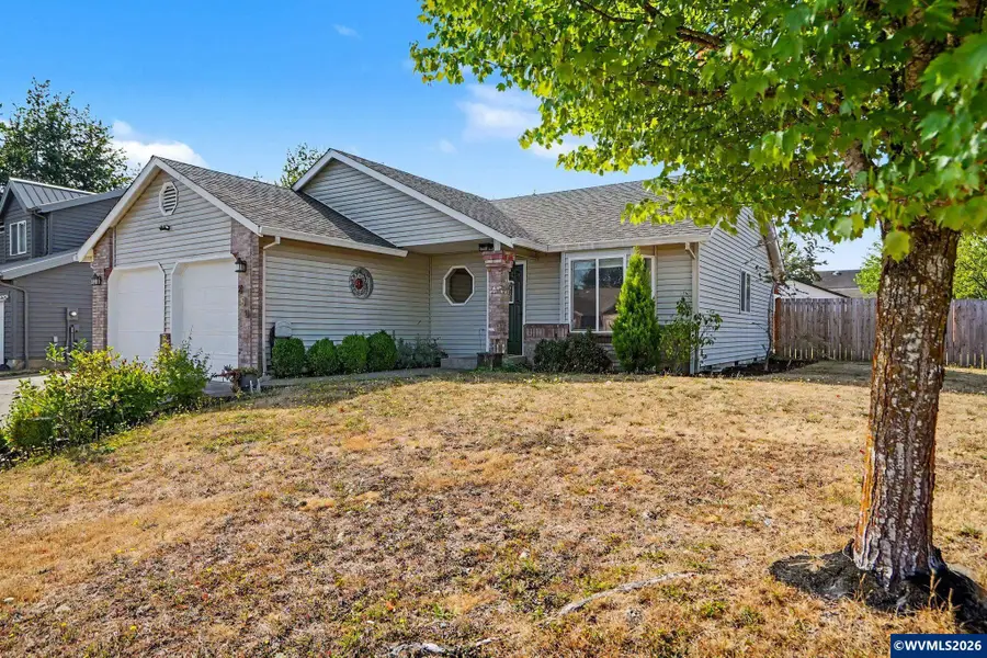 221 W Lincoln St, Carlton, OR 97111 - #3