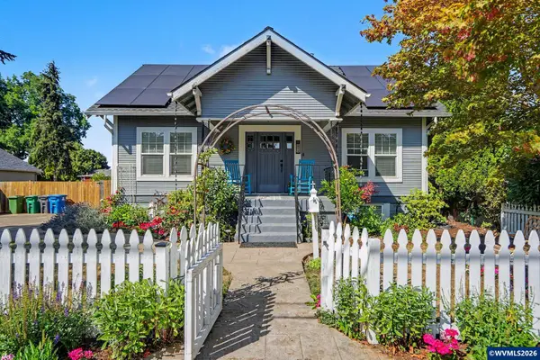 914  Pine St NE, Silverton, OR 97381