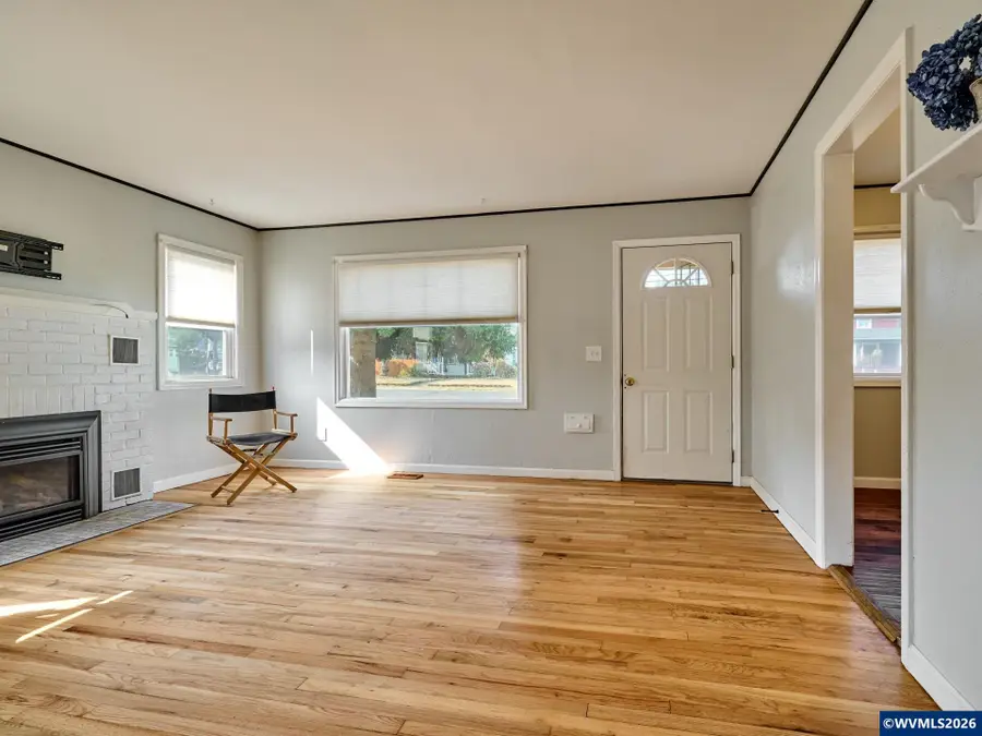 845 S Water St, Silverton, OR 97381 - #2