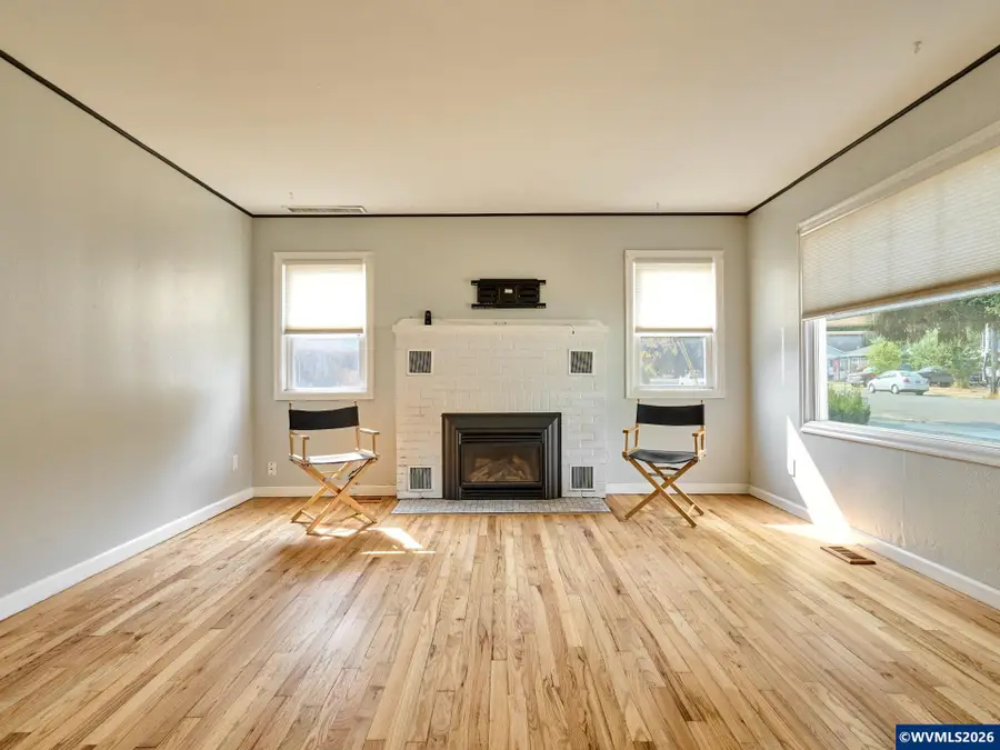 845 S Water St, Silverton, OR 97381 - #3