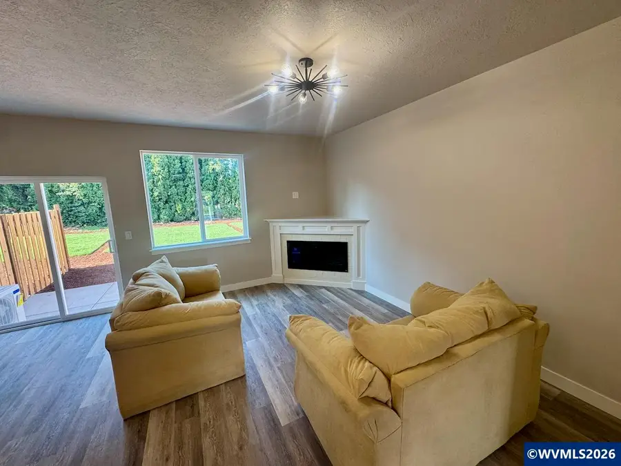 200  Gwinn St E, Monmouth, OR 97361 - #2