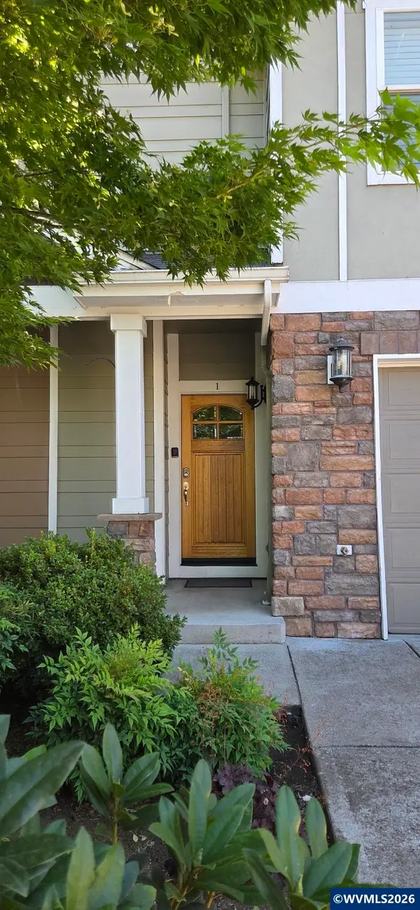211  Silver Unit I St, Silverton, OR 97381