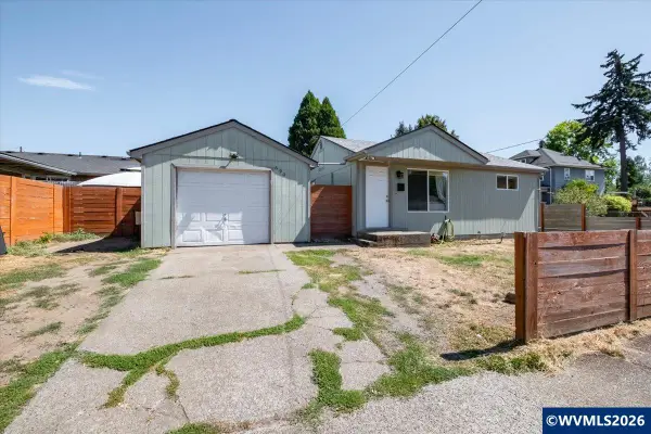 690  24th St SE, Salem, OR 97301