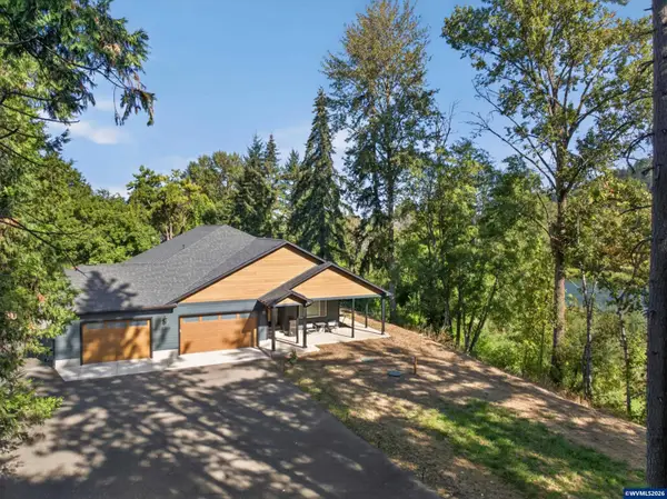 37835  River Dr, Lebanon, OR 97355
