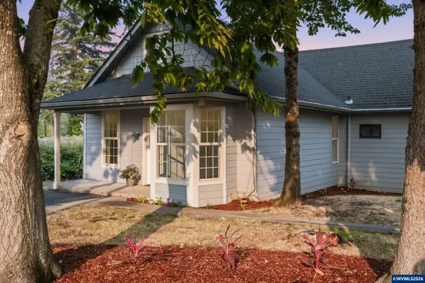 146  D St, Woodburn, OR 97071