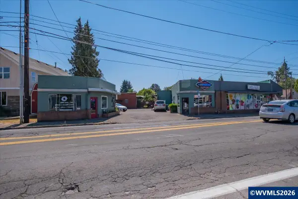 1742  Center St NE, Salem, OR 97301