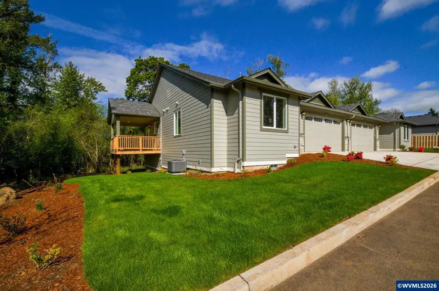 253/255 NW Douglas St, Dallas, OR 97338 - #2