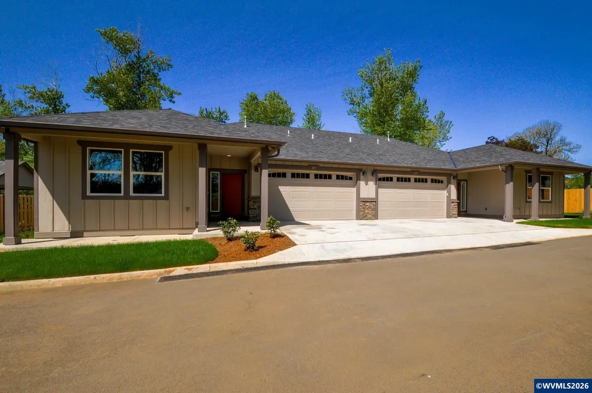 257 NW Douglas (-259) St, Dallas, OR 97338 - #1