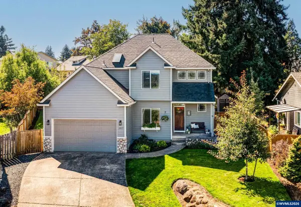 207  Sweden Cir, Silverton, OR 97381