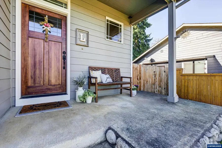 207  Sweden Cir, Silverton, OR 97381 - #3