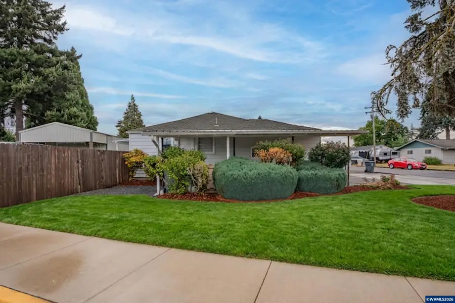 599  E St, Lebanon, OR 97355 - #2